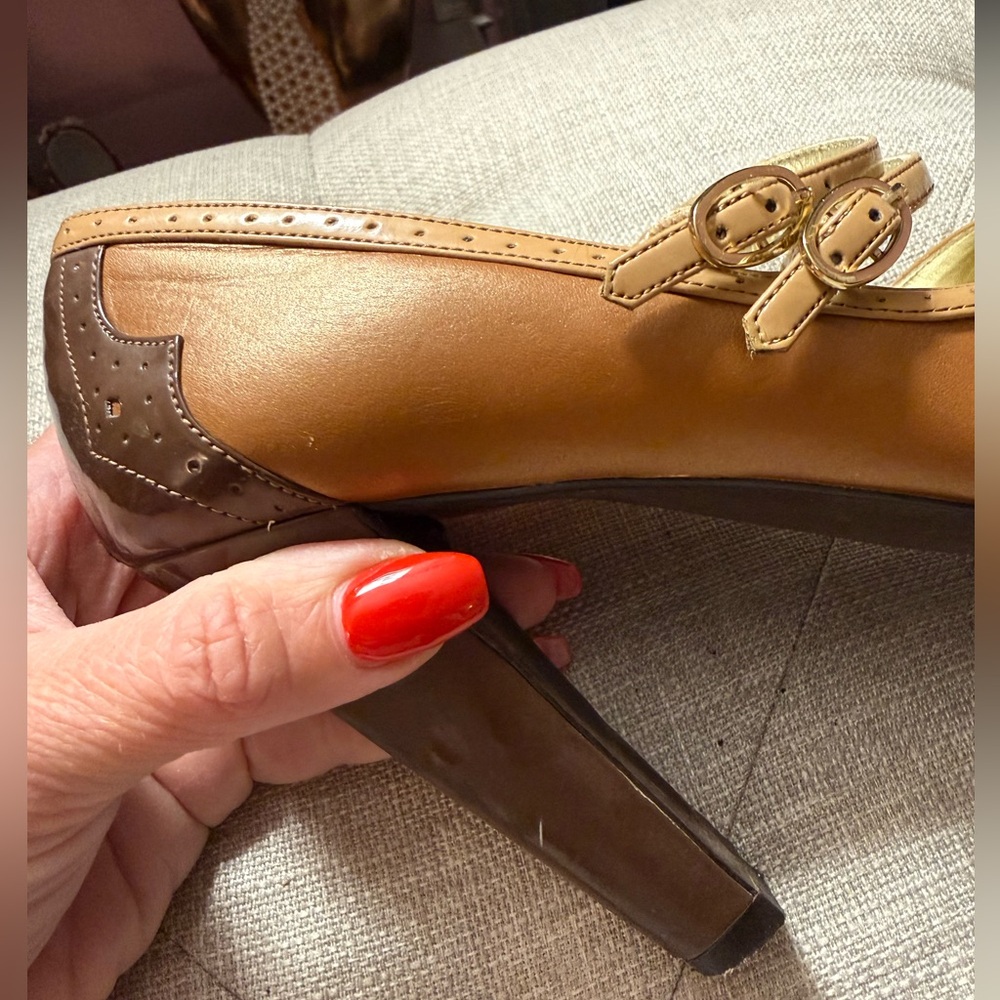 BCBG Paris Mary Jane Heels Size 8 Brown Tan Brogue Oxford Pumps Vintage Style - Picture 8 of 13